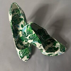 Aldo Green Leaf Print Heels 4 Inches. Size 8